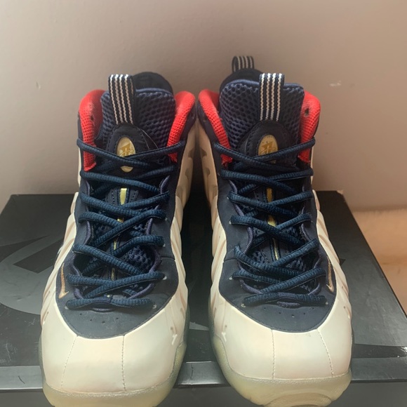 Nike - Picture 2 of 4